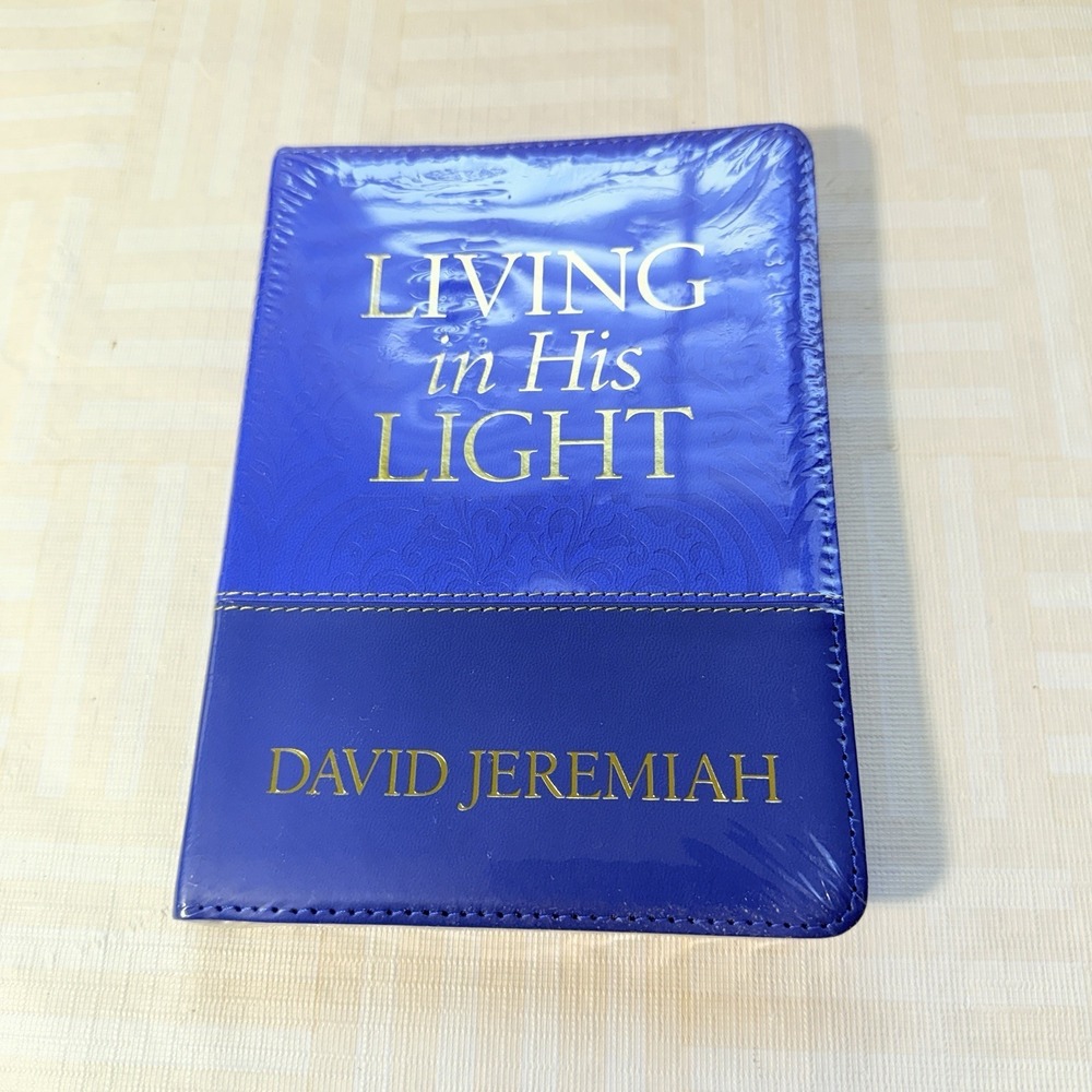 LIVING in HIS LIGHT Devotional by David Jeremiah Leather ~New Factory-Sealed~